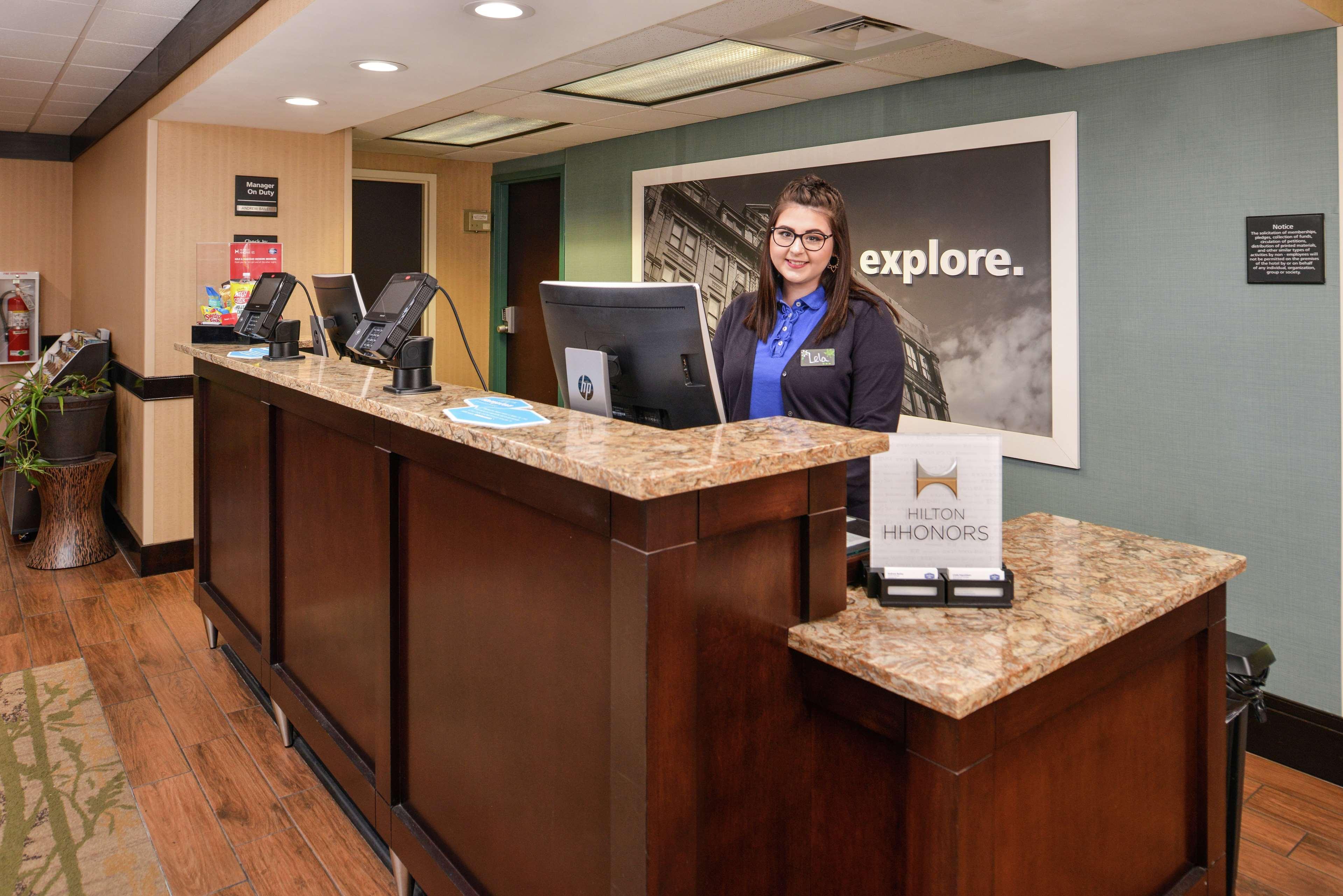 Hampton Inn Staunton Exterior foto