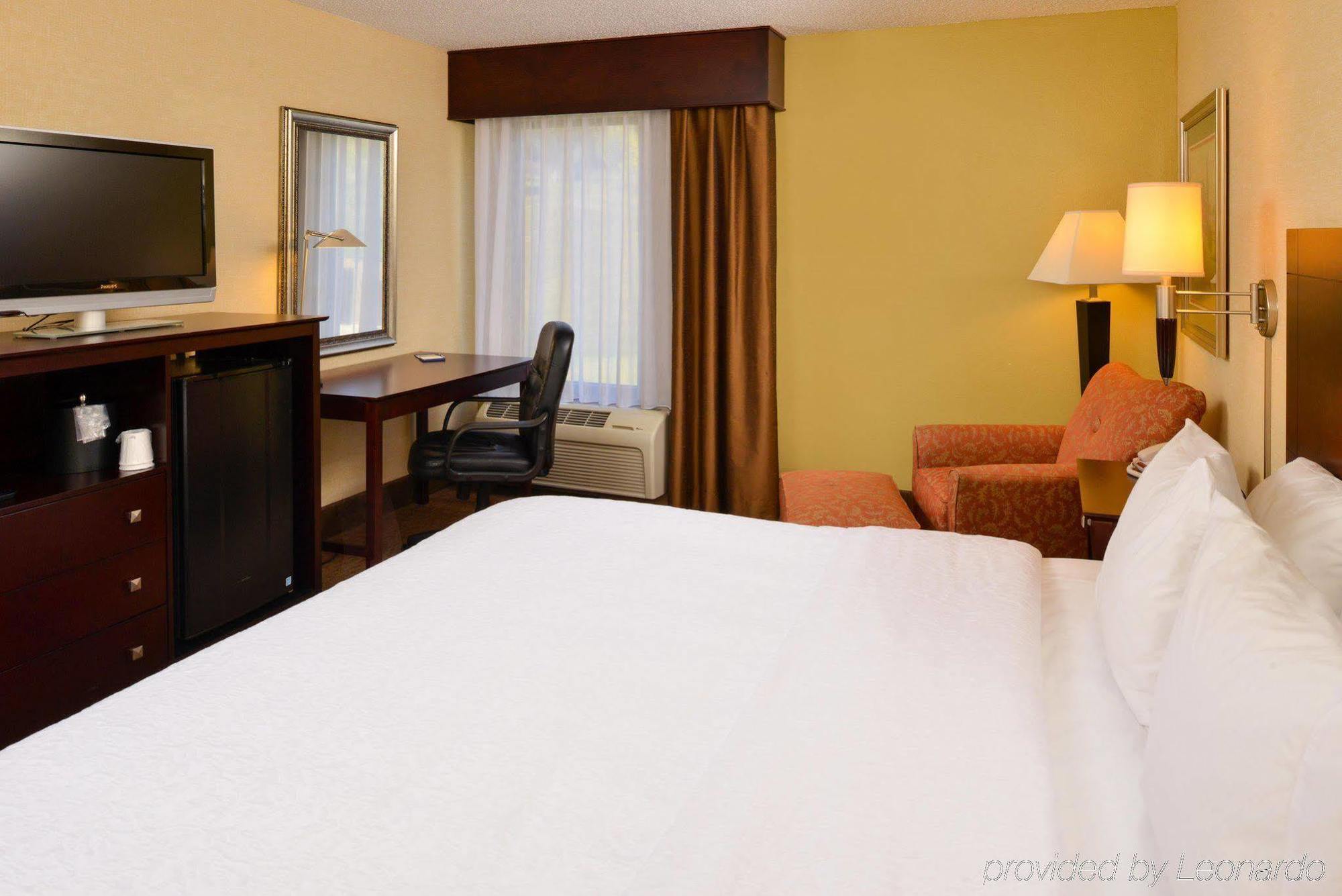 Hampton Inn Staunton Exterior foto